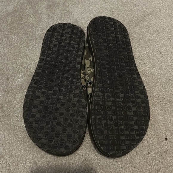 Sanuk Shoes - Picture 2 of 3